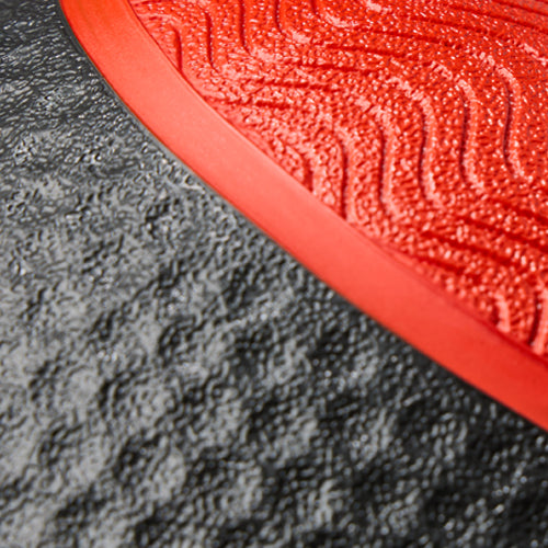 No-Bounce, Sand-Filled Core | Dead-weight sand interior prevents bouncing and rolling, giving you greater control and safety during powerful slams and dynamic throws.