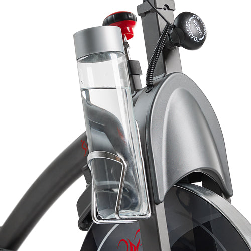 BOTTLE HOLDER | Stay hydrated to be ready to exercise for extended training sessions.