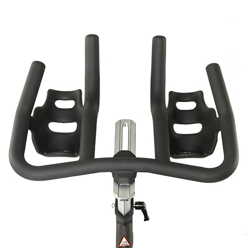 BOTTLE HOLDER | Stay hydrated in the most demanding of workouts. The convenient drinks holder keeps your favorite refreshing beverage at arm’s reach! 
