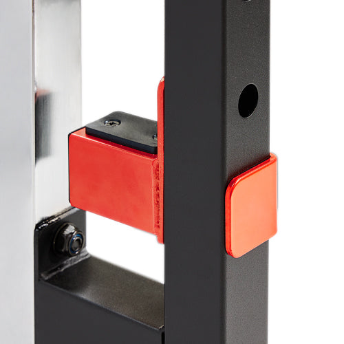 SPOTTER BLOCKS | Rubber-lined safety bars stand vigilant in ensuring that you’re always protected in case of exercise emergencies or issues. Therefore, you can keep your mind laser-focused on your goals.