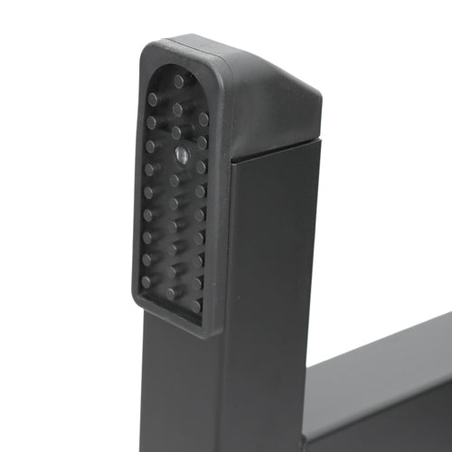 SECURE | A stable and nonslip base - the rubberized feet of the flat weight bench ensure piece of mind and added safety.