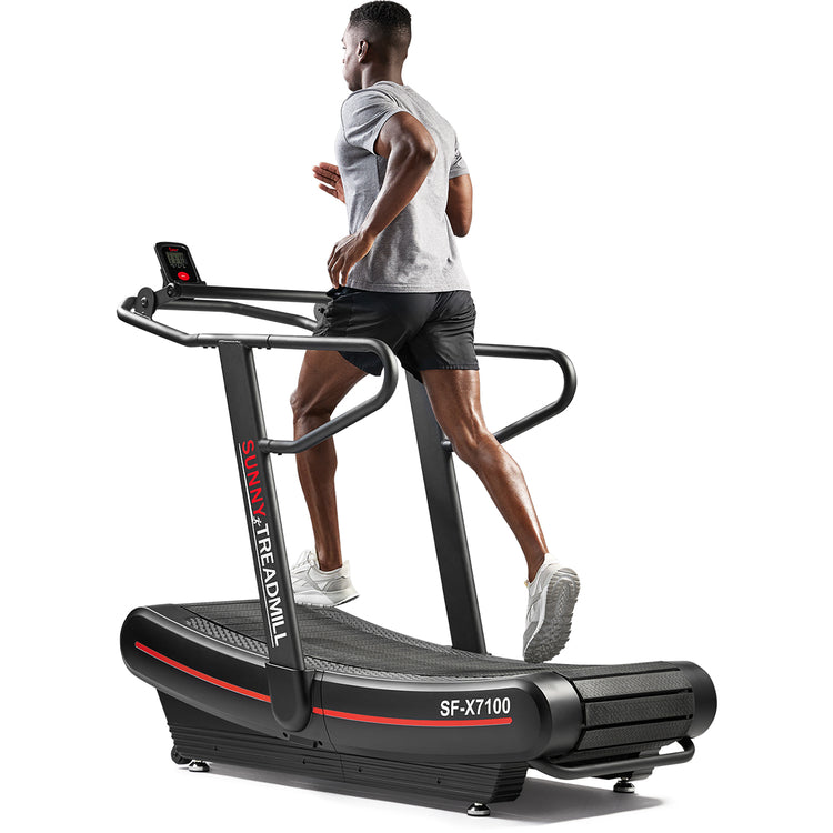 man running on manual curve treadmill